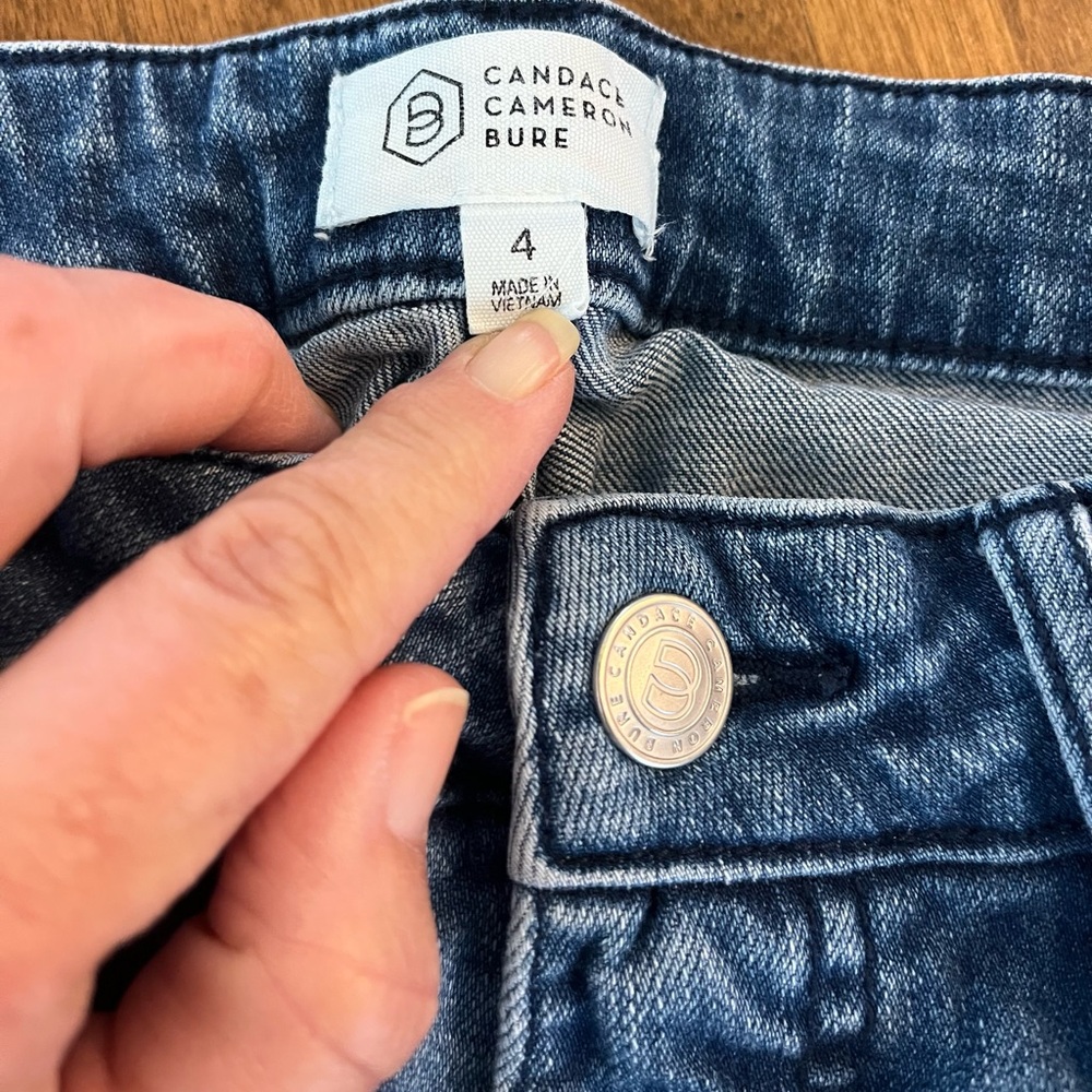 Candace Cameron Bure Blue Jeans w/ Colorful Pocket Straight Leg Size 4 EUC - Picture 3 of 6